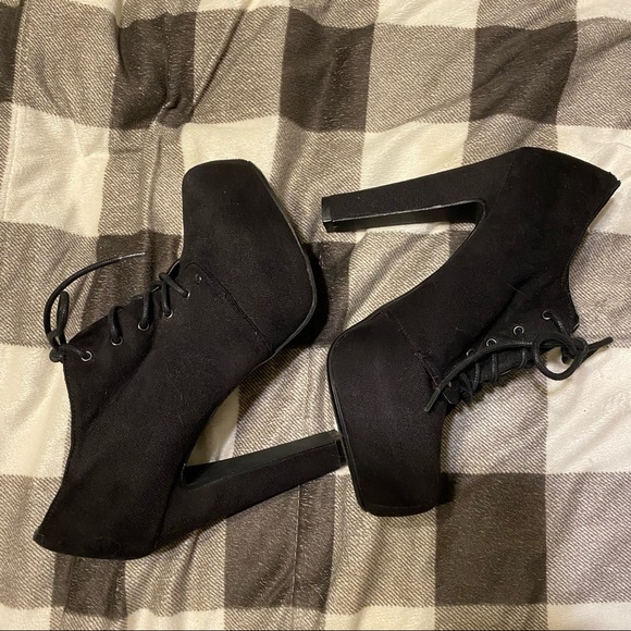 Black lace up heels - Picture 5 of 7